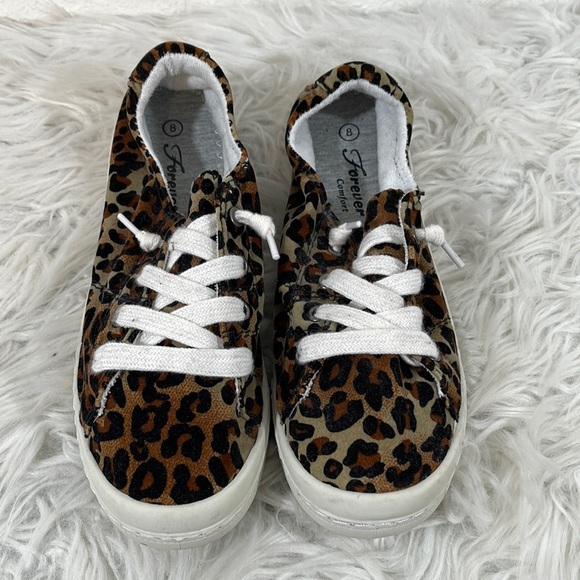FOREVER COMFORT Leopard Comfort Slip On Round Toe Flat Sneaker Shoes Size 8 NEW - Picture 2 of 12